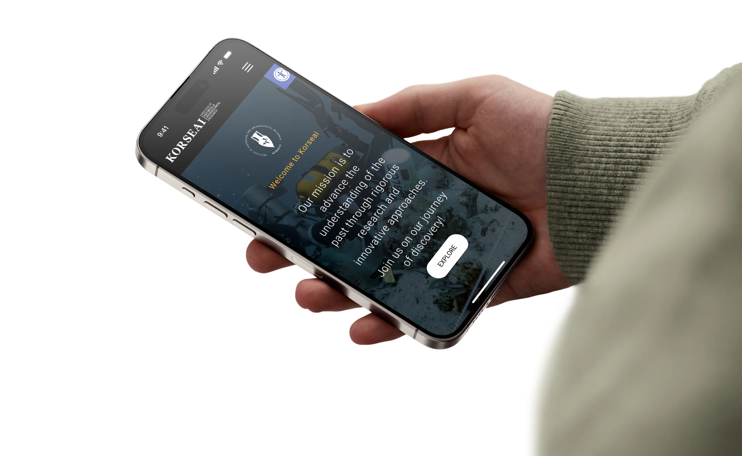 Detail of a man's hand holding an iPhone 15 Max Pro